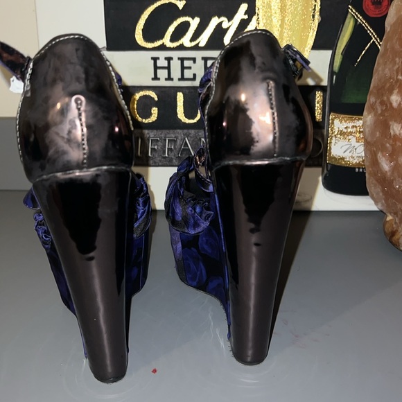 New Betsey Johnson Rare Purple Floral Peep Toe Platform Wedges with Leopard Sole - Picture 8 of 10